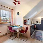 Haus Im Gruenen Apartment