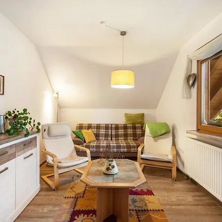 Haus Im Gruenen Apartment